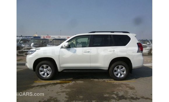 Acheter Import Voiture Toyota Prado Blanc à Import - Dubai, Attapeu Province Acheter Import Voiture Toyota Prado Blanc à Import - Dubai, Attapeu Province