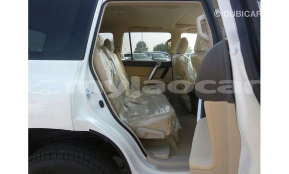 Acheter Import Voiture Toyota Prado Blanc à Import - Dubai, Attapeu Province Acheter Import Voiture Toyota Prado Blanc à Import - Dubai, Attapeu Province