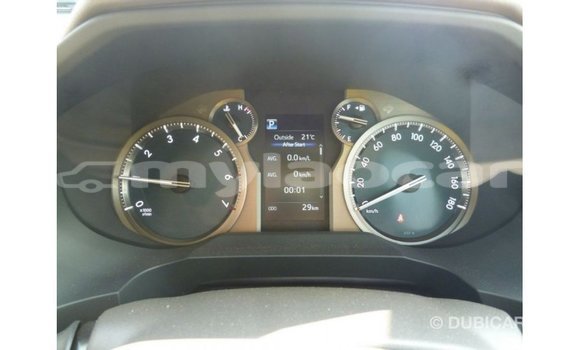 Acheter Import Voiture Toyota Prado Blanc à Import - Dubai, Attapeu Province Acheter Import Voiture Toyota Prado Blanc à Import - Dubai, Attapeu Province