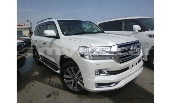 Acheter Import Voiture Toyota Land Cruiser Blanc à Import - Dubai, Attapeu Province Acheter Import Voiture Toyota Land Cruiser Blanc à Import - Dubai, Attapeu Province