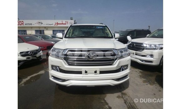 Acheter Import Voiture Toyota Land Cruiser Blanc à Import - Dubai, Attapeu Province Acheter Import Voiture Toyota Land Cruiser Blanc à Import - Dubai, Attapeu Province