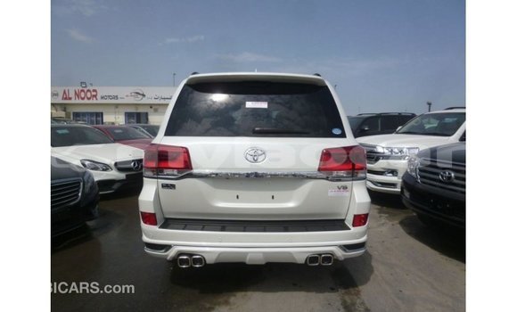 Acheter Import Voiture Toyota Land Cruiser Blanc à Import - Dubai, Attapeu Province Acheter Import Voiture Toyota Land Cruiser Blanc à Import - Dubai, Attapeu Province