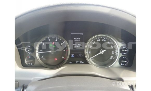 Acheter Import Voiture Toyota Land Cruiser Blanc à Import - Dubai, Attapeu Province Acheter Import Voiture Toyota Land Cruiser Blanc à Import - Dubai, Attapeu Province