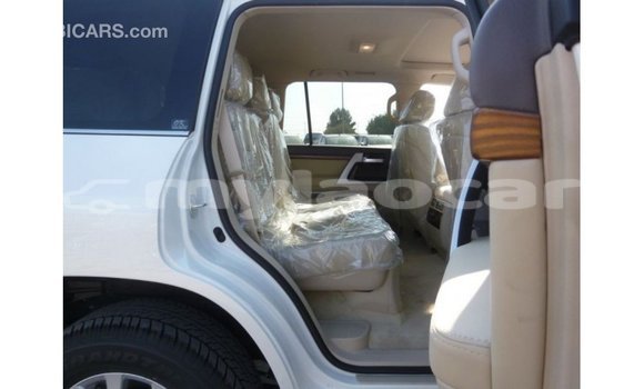 Buy Import Toyota Land Cruiser White Car in Import - Dubai in Attapeu Province Buy Import Toyota Land Cruiser White Car in Import - Dubai in Attapeu Province