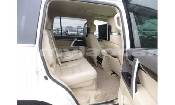 ຊື້ ການ ນຳ ເຂົ້າ Toyota Land Cruiser White ລົດ ໃນ Import - Dubai ໃນ Attapeu Province ຊື້ ການ ນຳ ເຂົ້າ Toyota Land Cruiser White ລົດ ໃນ Import - Dubai ໃນ Attapeu Province