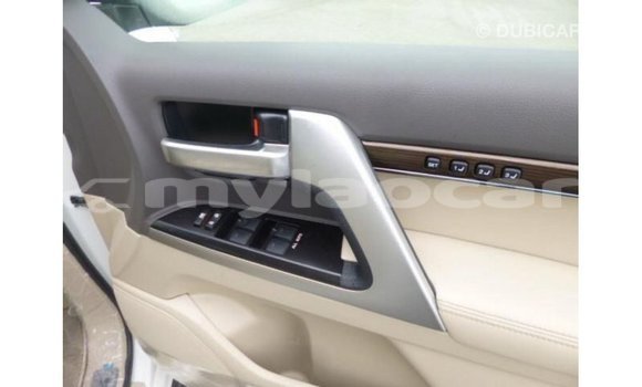 ຊື້ ການ ນຳ ເຂົ້າ Toyota Land Cruiser White ລົດ ໃນ Import - Dubai ໃນ Attapeu Province ຊື້ ການ ນຳ ເຂົ້າ Toyota Land Cruiser White ລົດ ໃນ Import - Dubai ໃນ Attapeu Province