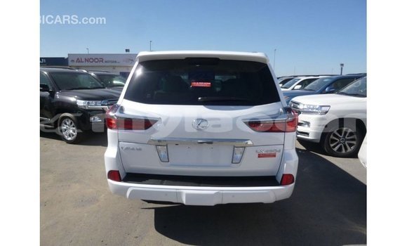 Acheter Import Voiture Lexus LX Blanc à Import - Dubai, Attapeu Province Acheter Import Voiture Lexus LX Blanc à Import - Dubai, Attapeu Province