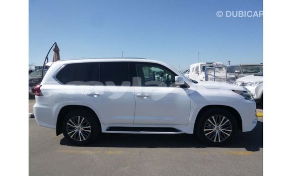 Acheter Import Voiture Lexus LX Blanc à Import - Dubai, Attapeu Province Acheter Import Voiture Lexus LX Blanc à Import - Dubai, Attapeu Province