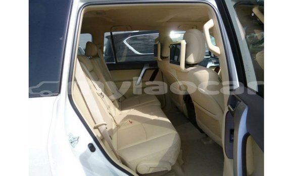 Acheter Import Voiture Toyota Prado Blanc à Import - Dubai, Attapeu Province Acheter Import Voiture Toyota Prado Blanc à Import - Dubai, Attapeu Province