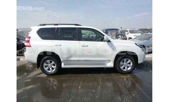 Acheter Import Voiture Toyota Prado Blanc à Import - Dubai, Attapeu Province Acheter Import Voiture Toyota Prado Blanc à Import - Dubai, Attapeu Province