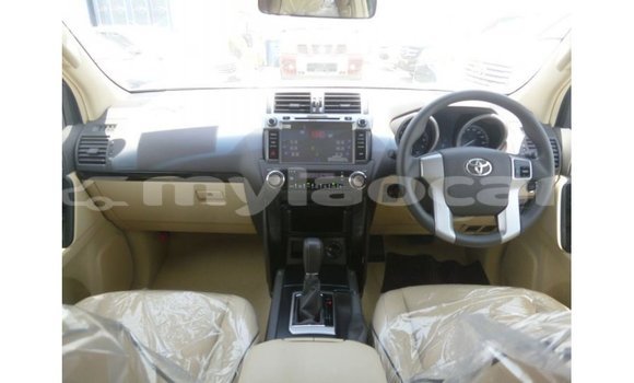 Acheter Import Voiture Toyota Prado Blanc à Import - Dubai, Attapeu Province Acheter Import Voiture Toyota Prado Blanc à Import - Dubai, Attapeu Province