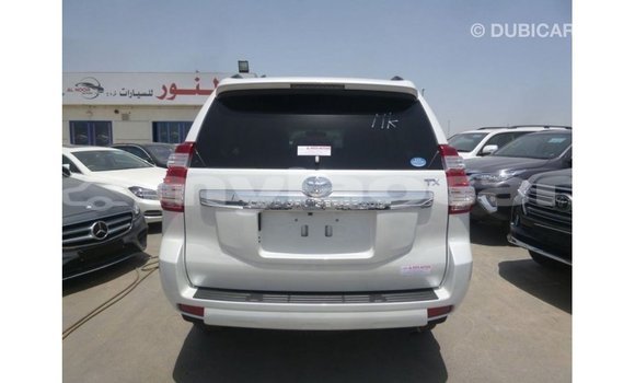 Acheter Import Voiture Toyota Prado Blanc à Import - Dubai, Attapeu Province Acheter Import Voiture Toyota Prado Blanc à Import - Dubai, Attapeu Province