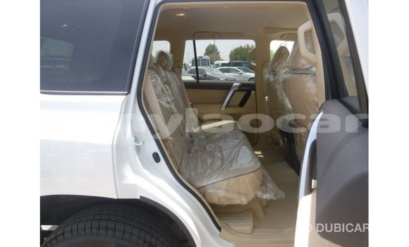 Acheter Import Voiture Toyota Prado Blanc à Import - Dubai, Attapeu Province Acheter Import Voiture Toyota Prado Blanc à Import - Dubai, Attapeu Province