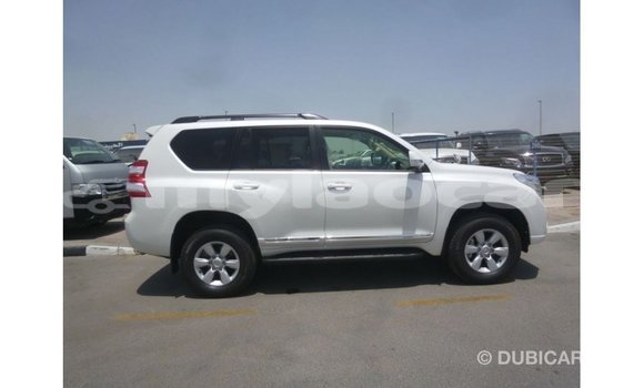 Acheter Import Voiture Toyota Prado Blanc à Import - Dubai, Attapeu Province Acheter Import Voiture Toyota Prado Blanc à Import - Dubai, Attapeu Province