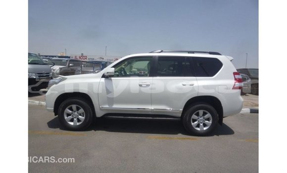 Acheter Import Voiture Toyota Prado Blanc à Import - Dubai, Attapeu Province Acheter Import Voiture Toyota Prado Blanc à Import - Dubai, Attapeu Province