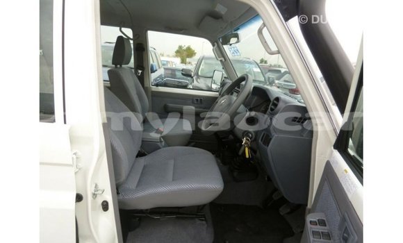 Buy Import Toyota Land Cruiser White Car in Import - Dubai in Attapeu Province Buy Import Toyota Land Cruiser White Car in Import - Dubai in Attapeu Province