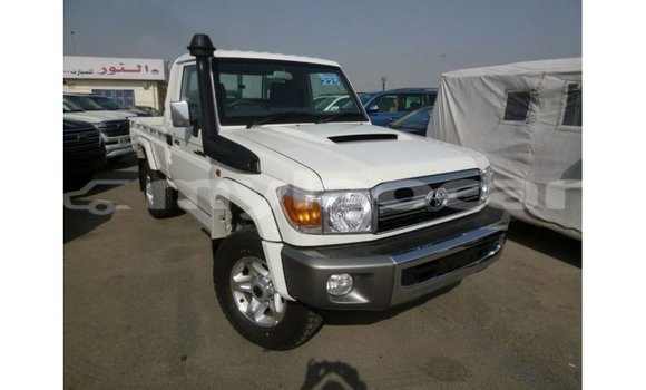 Buy Import Toyota Land Cruiser White Car in Import - Dubai in Attapeu Province