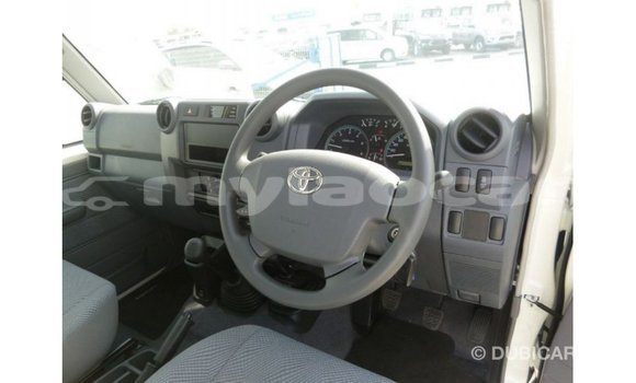 Buy Import Toyota Land Cruiser White Car in Import - Dubai in Attapeu Province Buy Import Toyota Land Cruiser White Car in Import - Dubai in Attapeu Province