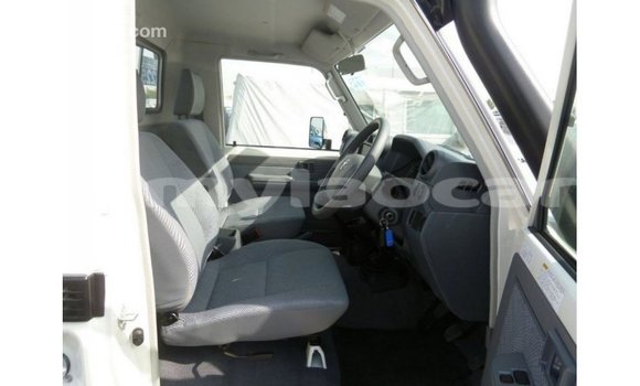 Buy Import Toyota Land Cruiser White Car in Import - Dubai in Attapeu Province Buy Import Toyota Land Cruiser White Car in Import - Dubai in Attapeu Province