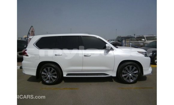 Acheter Import Voiture Lexus LX Blanc à Import - Dubai, Attapeu Province Acheter Import Voiture Lexus LX Blanc à Import - Dubai, Attapeu Province