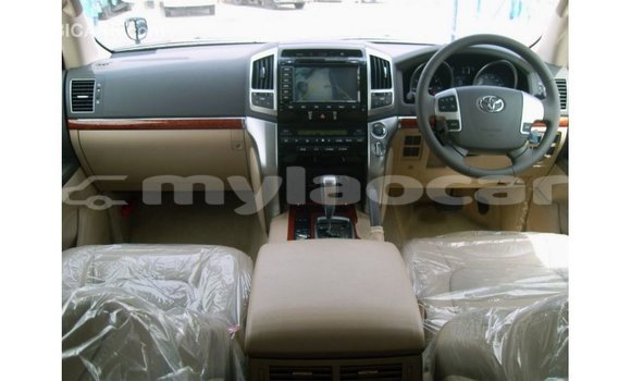 Acheter Import Voiture Toyota Land Cruiser Noir à Import - Dubai, Attapeu Province Acheter Import Voiture Toyota Land Cruiser Noir à Import - Dubai, Attapeu Province