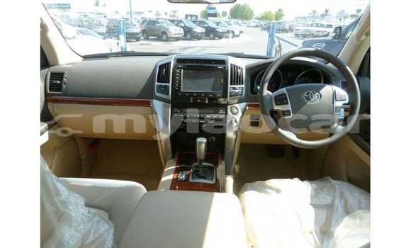Buy Import Toyota Land Cruiser White Car in Import - Dubai in Attapeu Province Buy Import Toyota Land Cruiser White Car in Import - Dubai in Attapeu Province