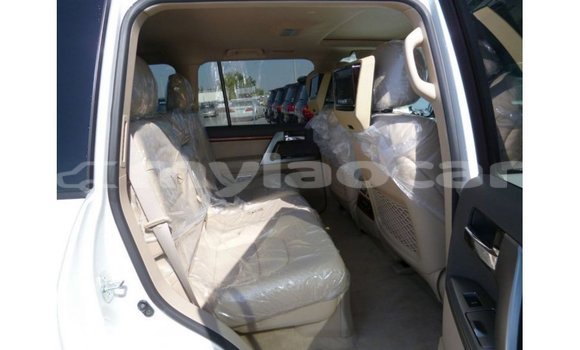 Buy Import Toyota Land Cruiser White Car in Import - Dubai in Attapeu Province Buy Import Toyota Land Cruiser White Car in Import - Dubai in Attapeu Province