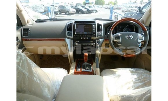 Buy Import Toyota Land Cruiser White Car in Import - Dubai in Attapeu Province Buy Import Toyota Land Cruiser White Car in Import - Dubai in Attapeu Province