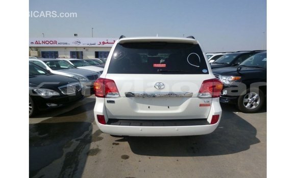 Buy Import Toyota Land Cruiser White Car in Import - Dubai in Attapeu Province Buy Import Toyota Land Cruiser White Car in Import - Dubai in Attapeu Province