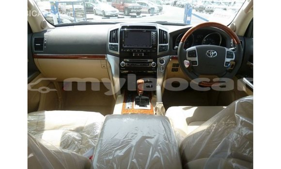 Buy Import Toyota Land Cruiser White Car in Import - Dubai in Attapeu Province Buy Import Toyota Land Cruiser White Car in Import - Dubai in Attapeu Province