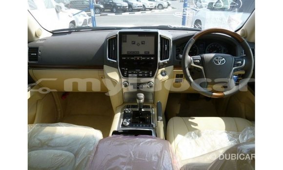 Buy Import Toyota Land Cruiser White Car in Import - Dubai in Attapeu Province Buy Import Toyota Land Cruiser White Car in Import - Dubai in Attapeu Province
