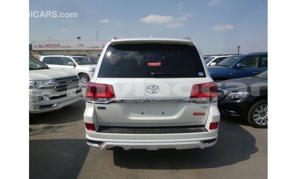 Buy Import Toyota Land Cruiser White Car in Import - Dubai in Attapeu Province Buy Import Toyota Land Cruiser White Car in Import - Dubai in Attapeu Province