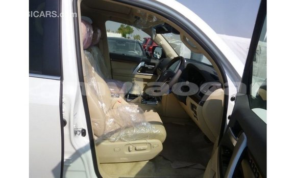 Buy Import Toyota Land Cruiser White Car in Import - Dubai in Attapeu Province Buy Import Toyota Land Cruiser White Car in Import - Dubai in Attapeu Province