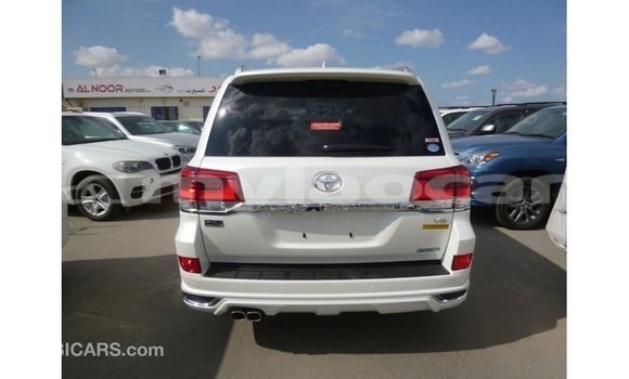 Buy Import Toyota Land Cruiser White Car in Import - Dubai in Attapeu Province Buy Import Toyota Land Cruiser White Car in Import - Dubai in Attapeu Province