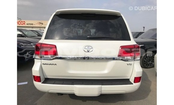 Buy Import Toyota Land Cruiser White Car in Import - Dubai in Attapeu Province Buy Import Toyota Land Cruiser White Car in Import - Dubai in Attapeu Province