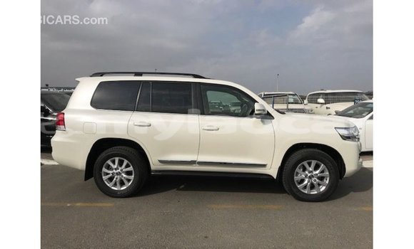 Buy Import Toyota Land Cruiser White Car in Import - Dubai in Attapeu Province Buy Import Toyota Land Cruiser White Car in Import - Dubai in Attapeu Province