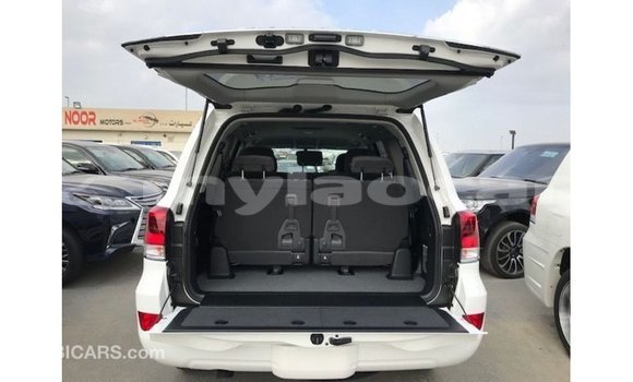 Buy Import Toyota Land Cruiser White Car in Import - Dubai in Attapeu Province Buy Import Toyota Land Cruiser White Car in Import - Dubai in Attapeu Province