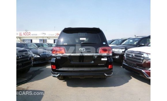 Acheter Import Voiture Toyota Land Cruiser Noir à Import - Dubai, Attapeu Province Acheter Import Voiture Toyota Land Cruiser Noir à Import - Dubai, Attapeu Province