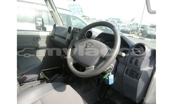 Buy Import Toyota Land Cruiser White Car in Import - Dubai in Attapeu Province Buy Import Toyota Land Cruiser White Car in Import - Dubai in Attapeu Province