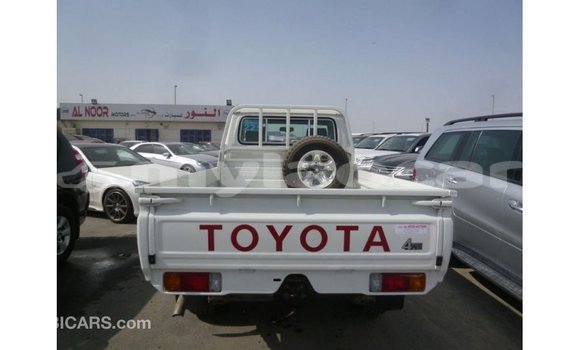 Buy Import Toyota Land Cruiser White Car in Import - Dubai in Attapeu Province Buy Import Toyota Land Cruiser White Car in Import - Dubai in Attapeu Province
