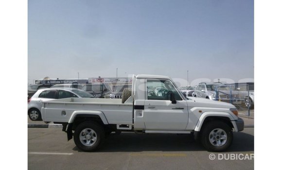 Buy Import Toyota Land Cruiser White Car in Import - Dubai in Attapeu Province Buy Import Toyota Land Cruiser White Car in Import - Dubai in Attapeu Province