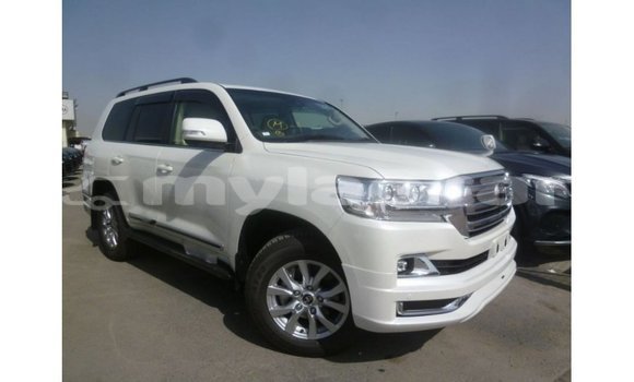 Acheter Import Voiture Toyota Land Cruiser Blanc à Import - Dubai, Attapeu Province Acheter Import Voiture Toyota Land Cruiser Blanc à Import - Dubai, Attapeu Province