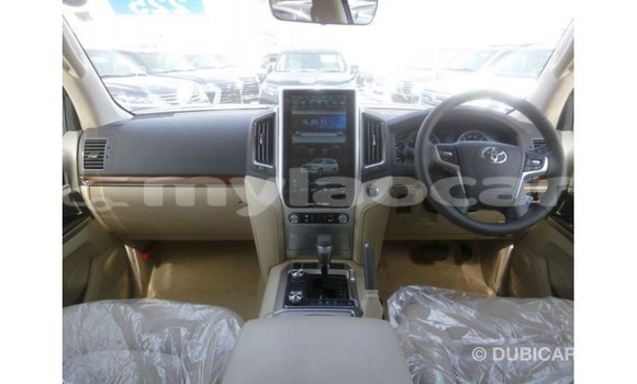 Acheter Import Voiture Toyota Land Cruiser Blanc à Import - Dubai, Attapeu Province Acheter Import Voiture Toyota Land Cruiser Blanc à Import - Dubai, Attapeu Province