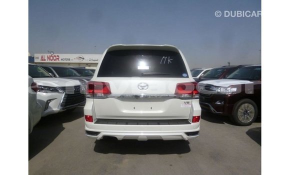 Acheter Import Voiture Toyota Land Cruiser Blanc à Import - Dubai, Attapeu Province Acheter Import Voiture Toyota Land Cruiser Blanc à Import - Dubai, Attapeu Province