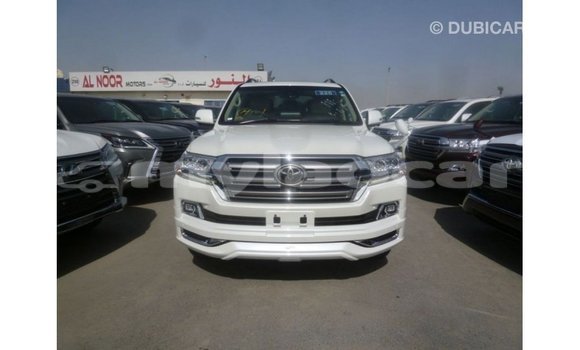 Acheter Import Voiture Toyota Land Cruiser Blanc à Import - Dubai, Attapeu Province Acheter Import Voiture Toyota Land Cruiser Blanc à Import - Dubai, Attapeu Province