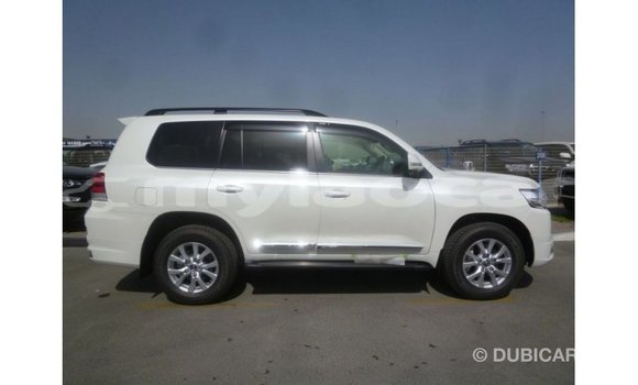 Acheter Import Voiture Toyota Land Cruiser Blanc à Import - Dubai, Attapeu Province Acheter Import Voiture Toyota Land Cruiser Blanc à Import - Dubai, Attapeu Province
