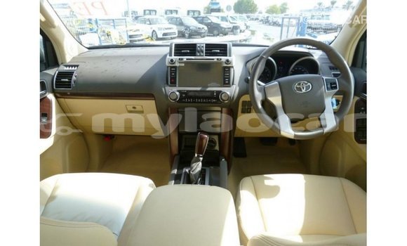 Acheter Import Voiture Toyota Prado Blanc à Import - Dubai, Attapeu Province Acheter Import Voiture Toyota Prado Blanc à Import - Dubai, Attapeu Province
