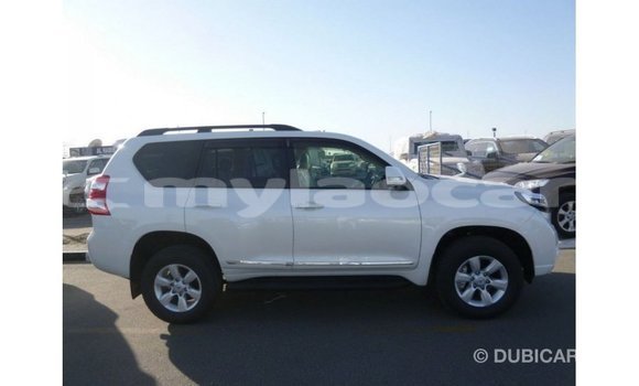 Acheter Import Voiture Toyota Prado Blanc à Import - Dubai, Attapeu Province Acheter Import Voiture Toyota Prado Blanc à Import - Dubai, Attapeu Province