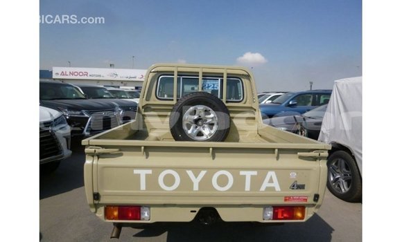 Acheter Import Voiture Toyota Land Cruiser Beige à Import - Dubai, Attapeu Province Acheter Import Voiture Toyota Land Cruiser Beige à Import - Dubai, Attapeu Province