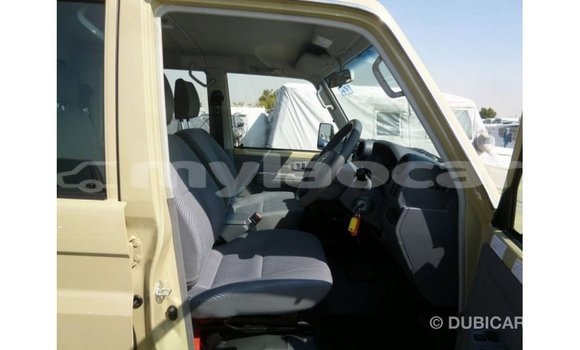 Acheter Import Voiture Toyota Land Cruiser Beige à Import - Dubai, Attapeu Province Acheter Import Voiture Toyota Land Cruiser Beige à Import - Dubai, Attapeu Province